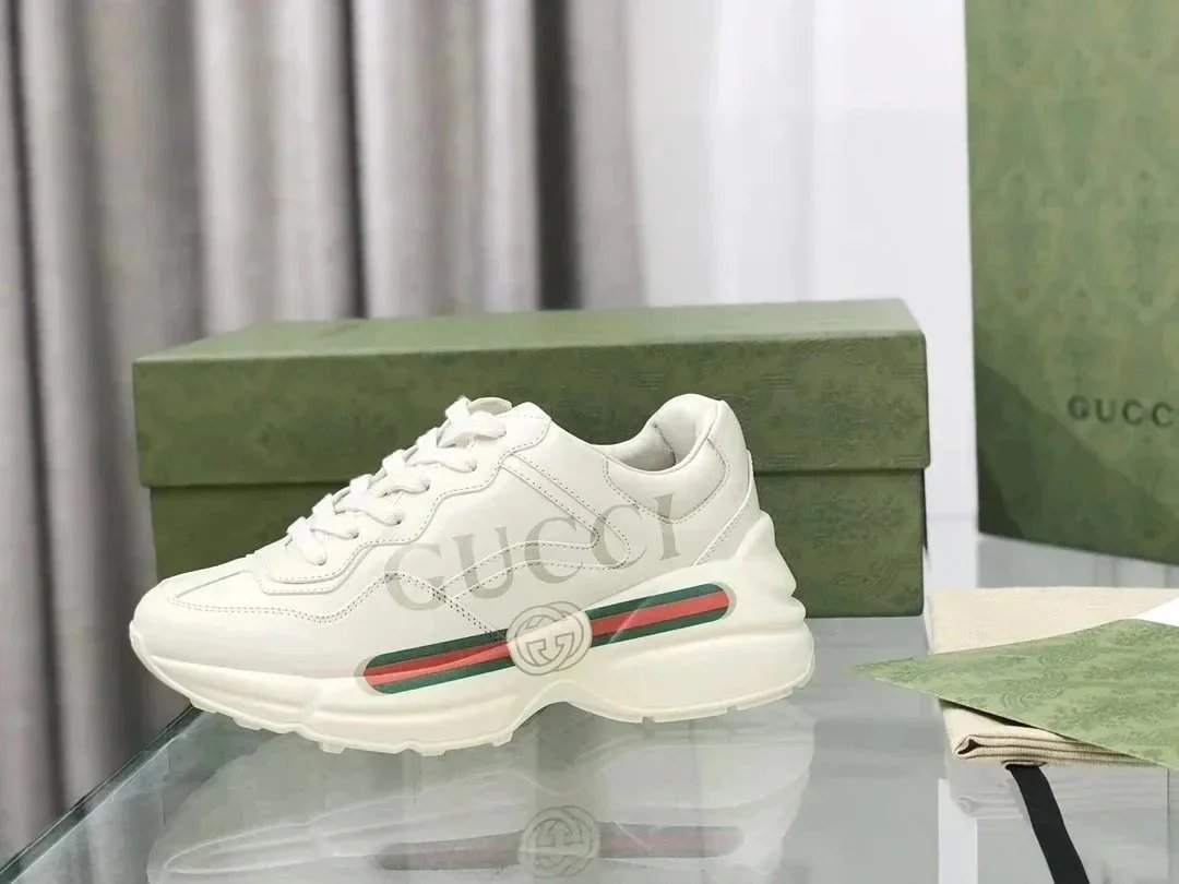 Gucci Sneakers GG Monogram — 19