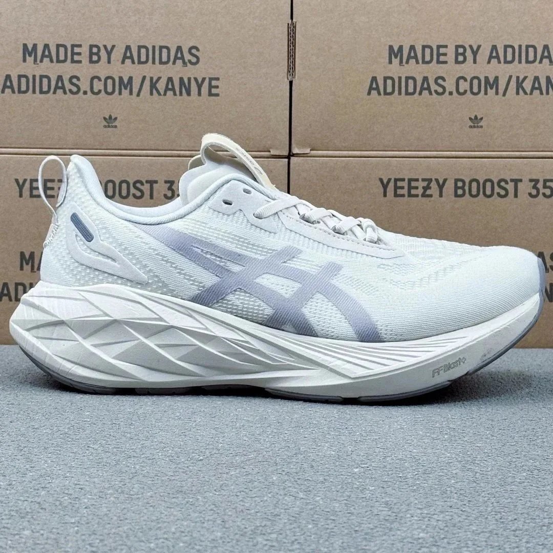 ASICS Novablast 4 Running Shoe