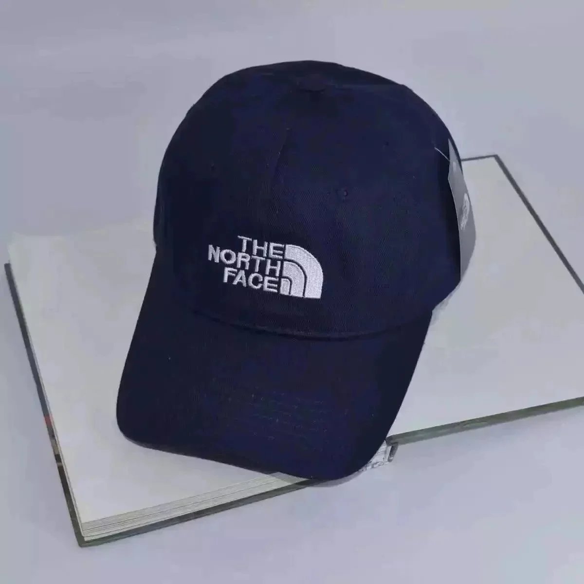 High-Quality Classic Fashion Baseball Cap photo 4