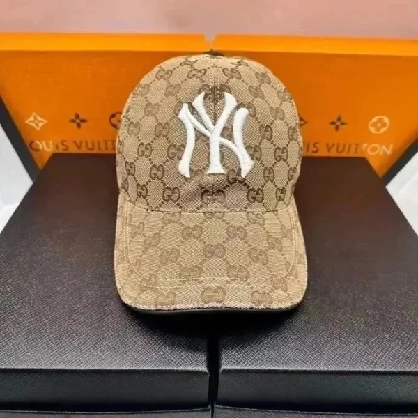 Gucci x MLB New York Yankees GG Monogram Baseball Cap Beige - 1