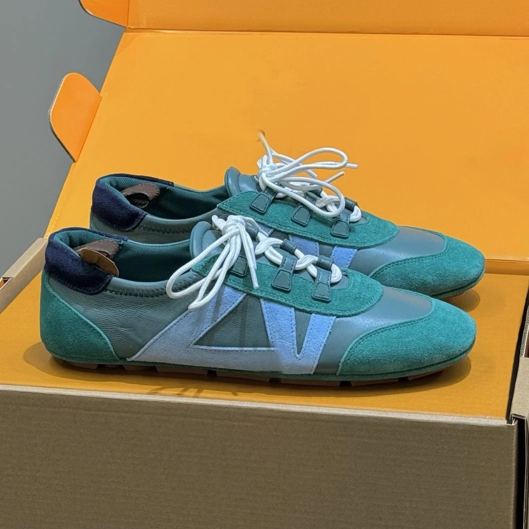 Unbranded Sneakers Low-Top Lace-Up with V-Shaped Side Appliqué — Green