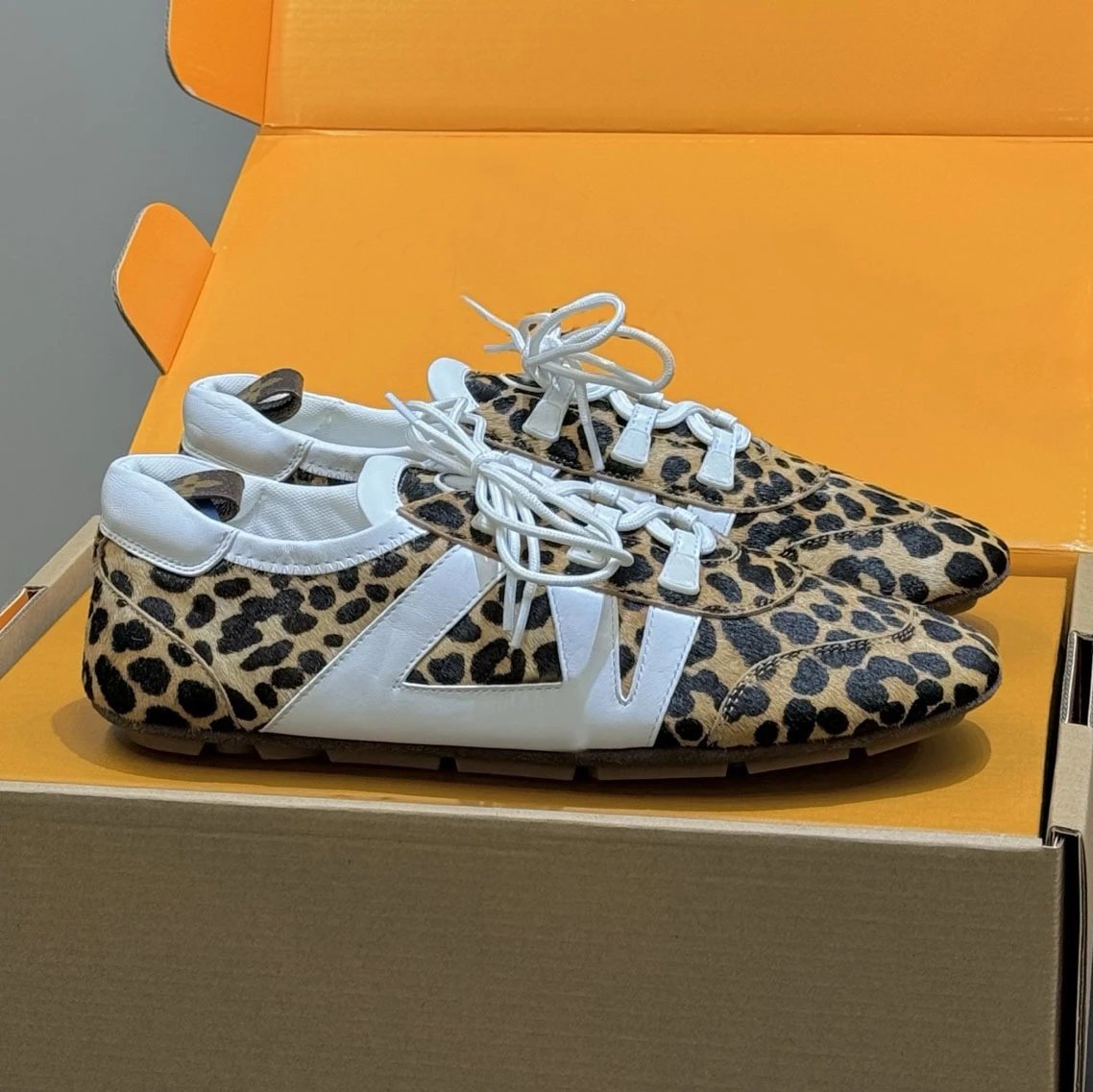 Unbranded Sneakers Low-Top Lace-Up with V-Shaped Side Appliqué — Leopard print