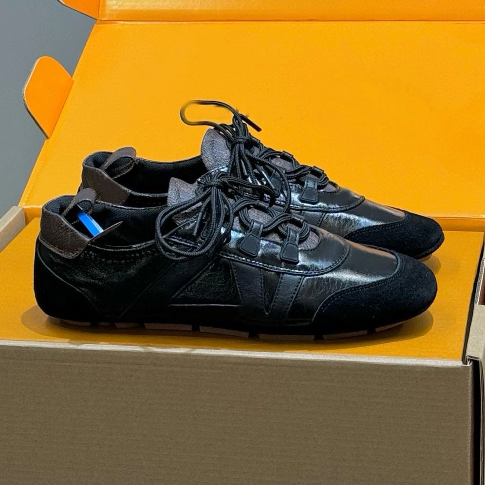 Unbranded Sneakers Low-Top Lace-Up with V-Shaped Side Appliqué — Black black