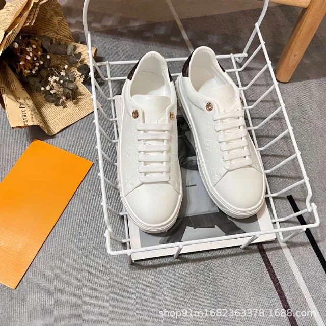 Louis Vuitton Sneakers Low-Top Monogram Leather with LV Charm product detail image 1