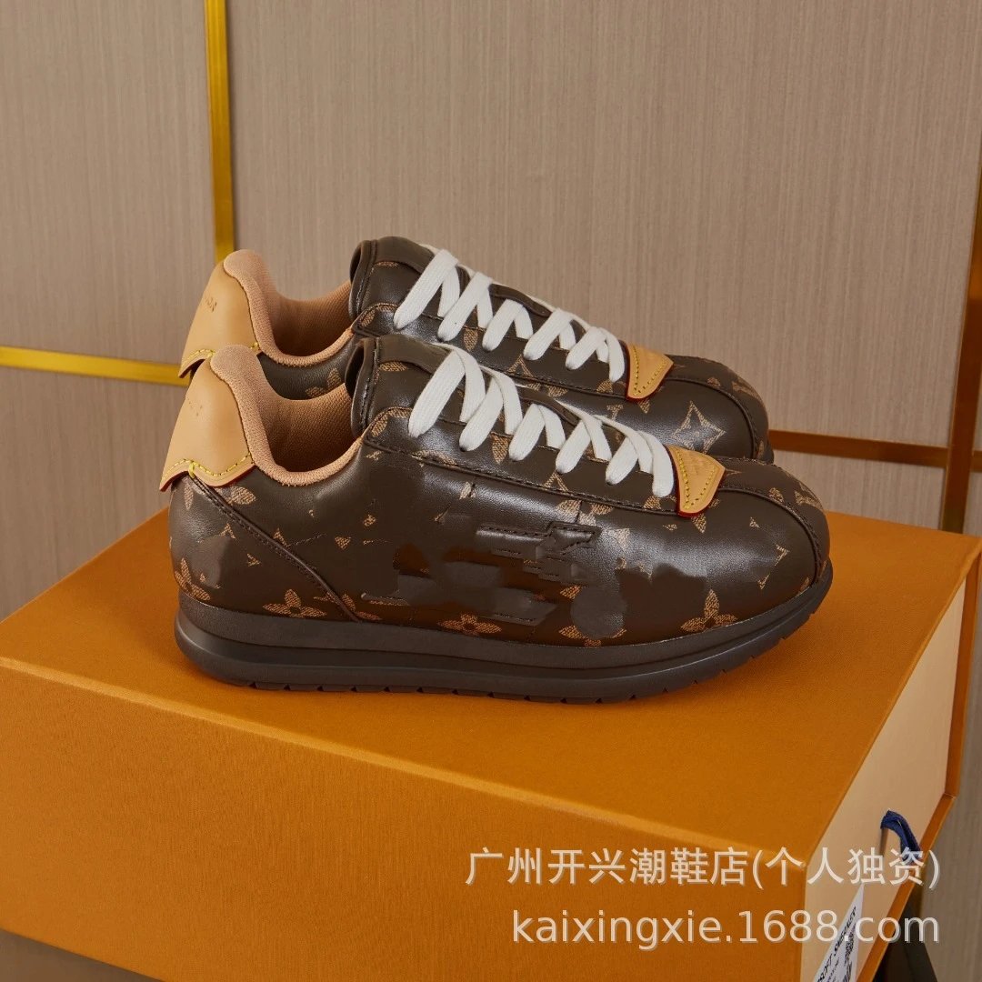 Louis Vuitton Sneakers Monogram low-top — Presbyopia