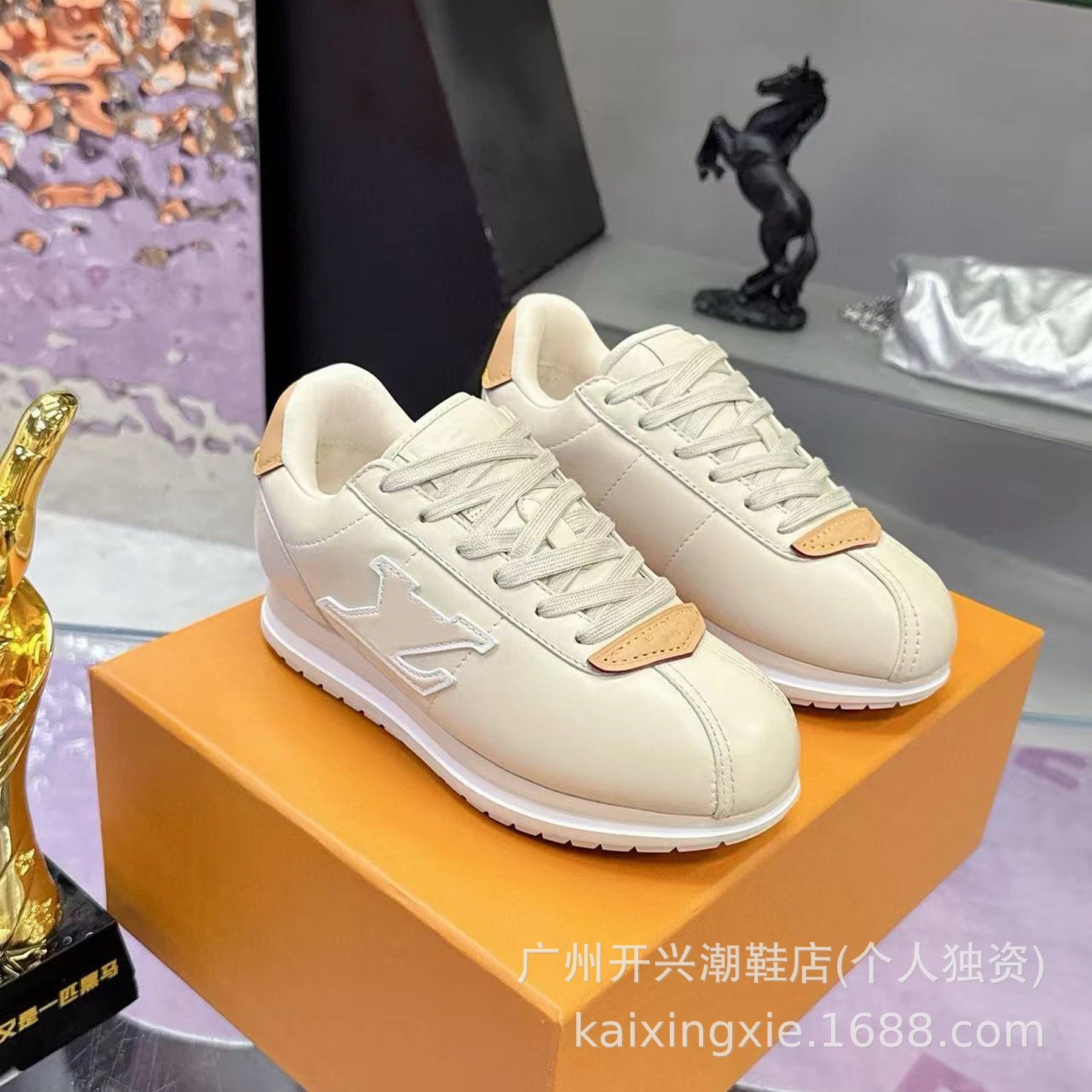 Louis Vuitton Sneakers Monogram low-top — Beige
