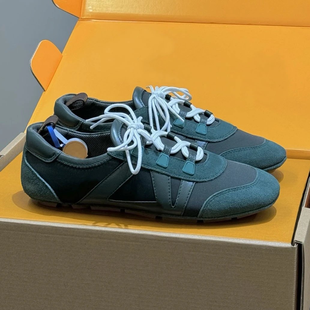Unbranded Sneakers Low-Top Lace-Up with V-Shaped Side Appliqué — Dark green