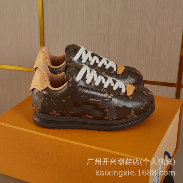 Louis Vuitton Sneakers Monogram low-top product detail image 3