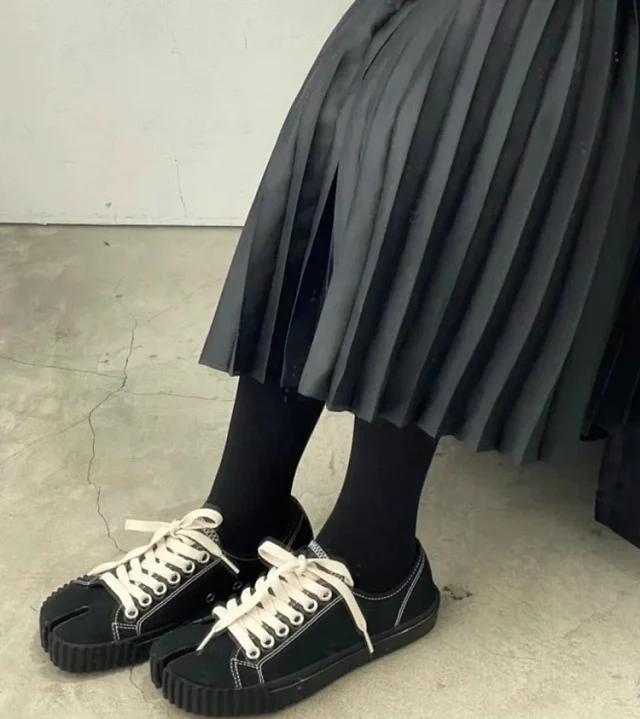 Maison Margiela Sneakers Tabi split-toe canvas low-top product detail image 11