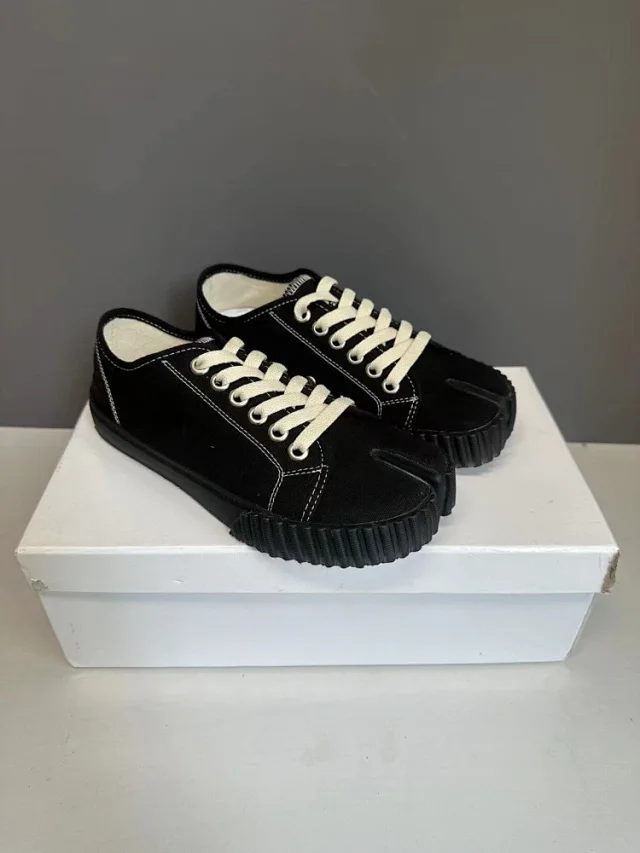 Maison Margiela Sneakers Tabi split-toe canvas low-top product detail image 19