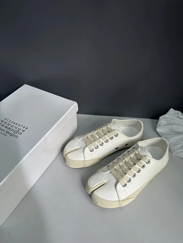 Maison Margiela Sneakers Tabi split-toe canvas low-top product detail image 32