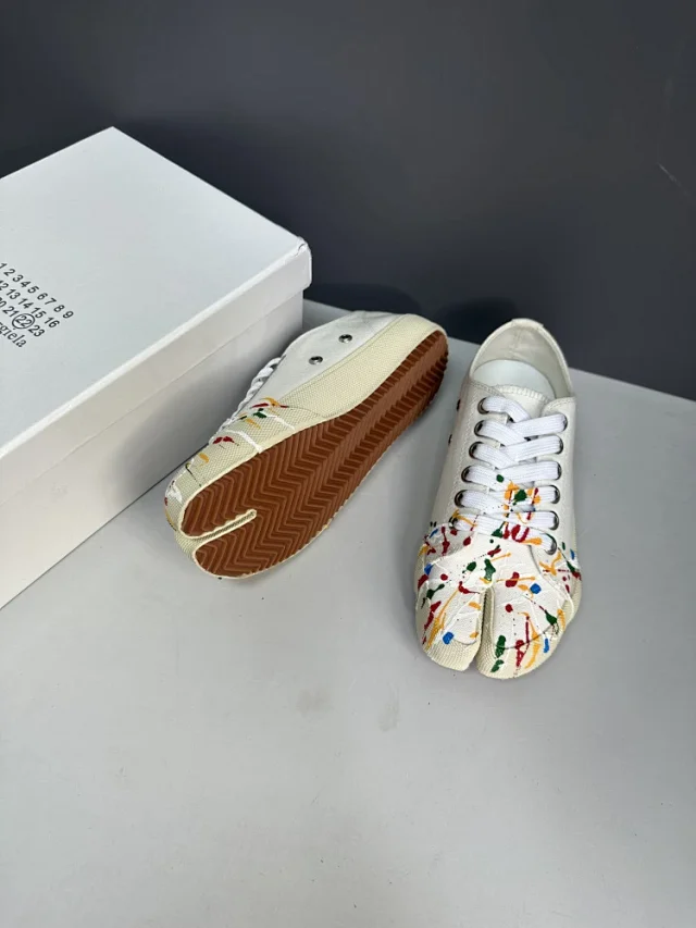 Maison Margiela Sneakers Tabi split-toe canvas low-top product detail image 37
