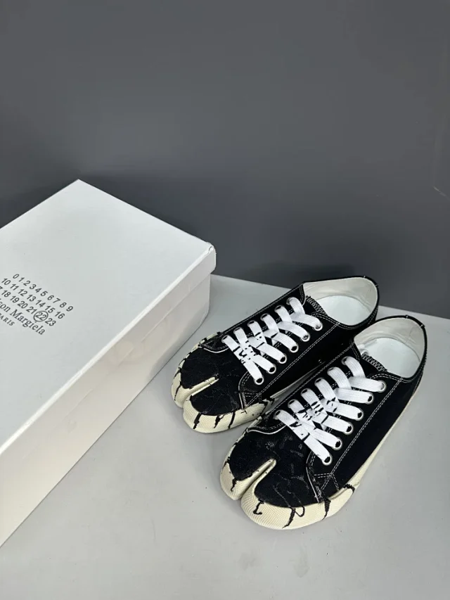 Maison Margiela Sneakers Tabi split-toe canvas low-top product detail image 43