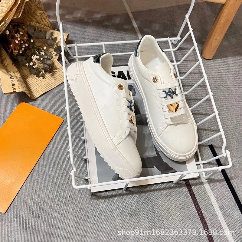 Louis Vuitton Sneakers Low-Top Monogram Leather with LV Charm — Green