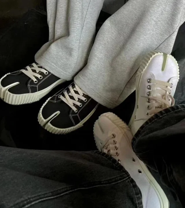 Maison Margiela Sneakers Tabi split-toe canvas low-top product detail image 3