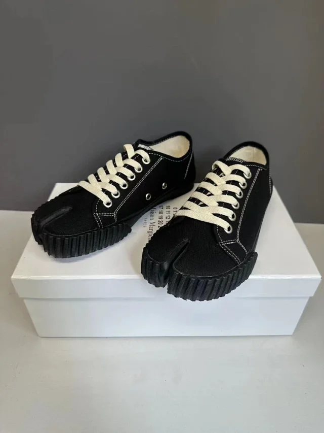 Maison Margiela Sneakers Tabi split-toe canvas low-top product detail image 17