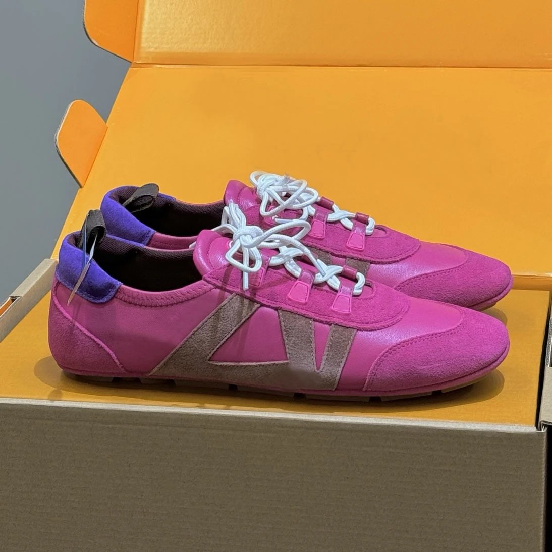 Unbranded Sneakers Low-Top Lace-Up with V-Shaped Side Appliqué image 2