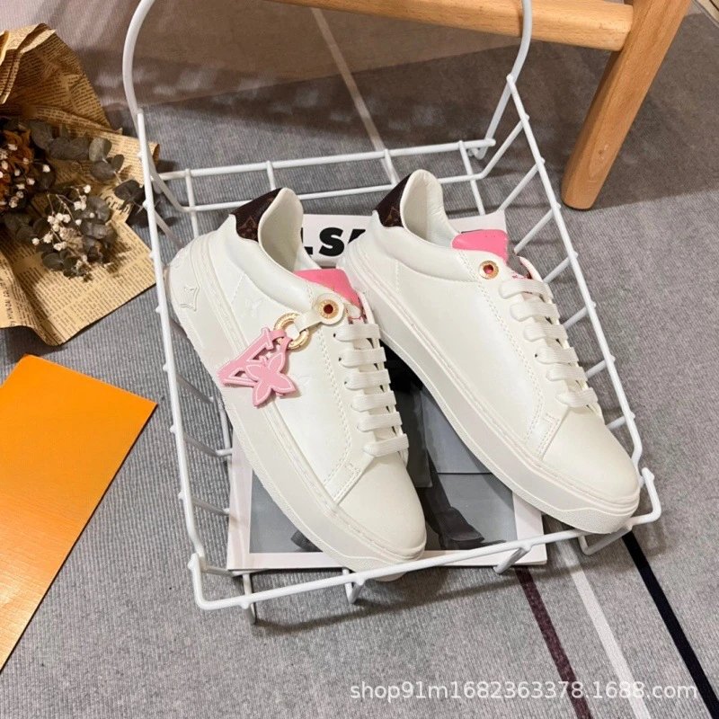 Louis Vuitton Sneakers Low-Top Monogram Leather with LV Charm — Pink letters