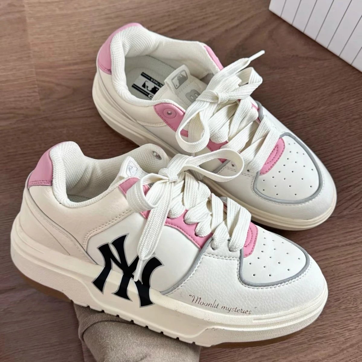 MLB Sneakers Low-Top Chunky Logo image 3