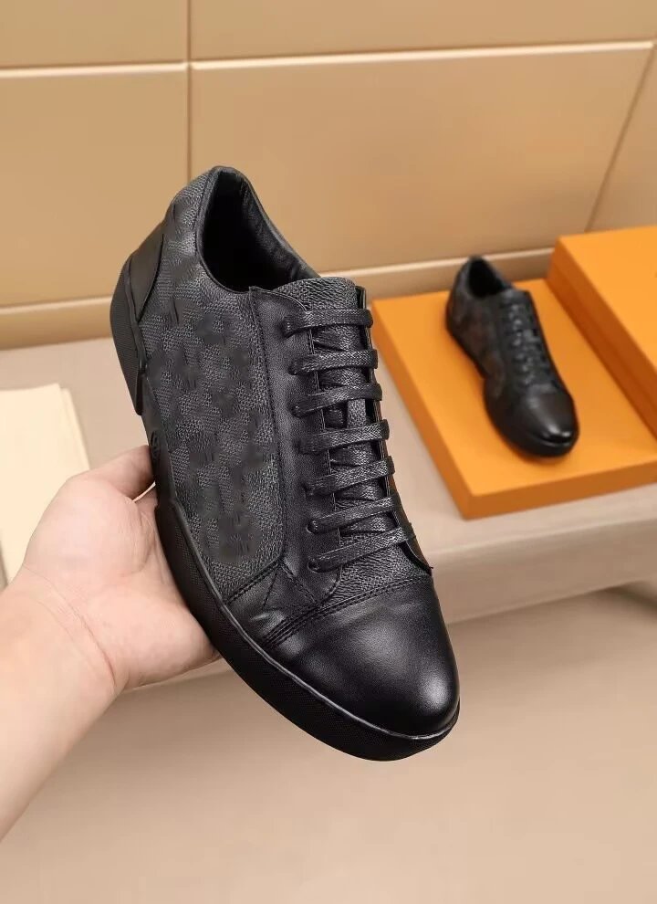 Unbranded Sneakers Low-Top Lace-Up Monogram-Pattern — Figure 3
