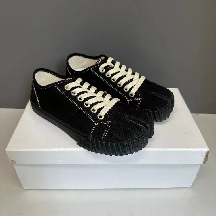 Maison Margiela Sneakers Tabi split-toe canvas low-top image 2