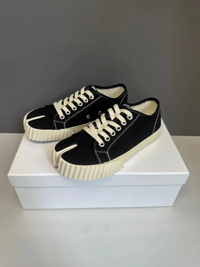 Maison Margiela Sneakers Tabi split-toe canvas low-top product detail image 14