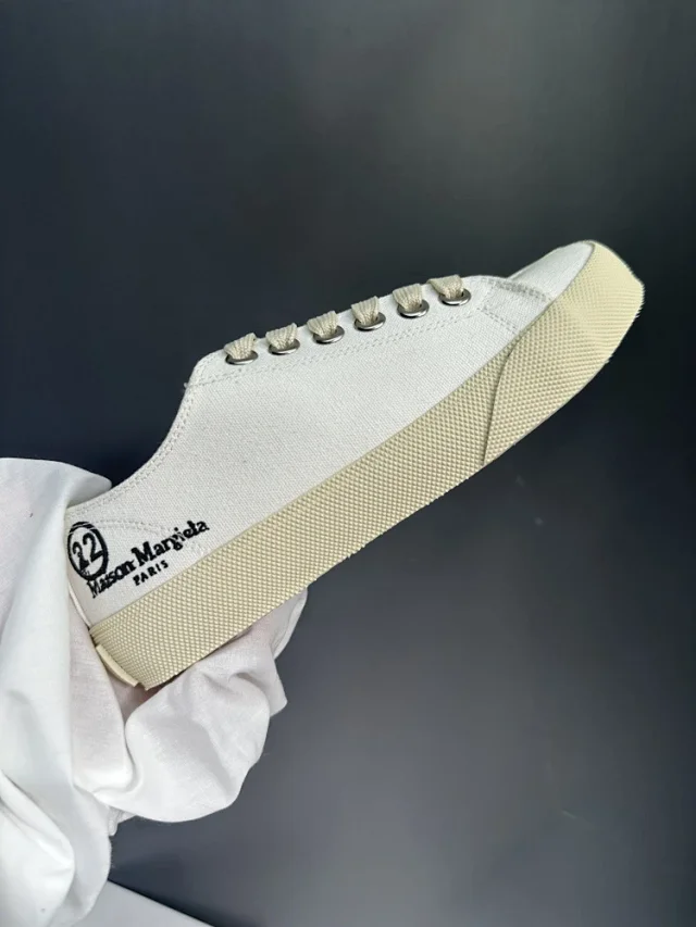 Maison Margiela Sneakers Tabi split-toe canvas low-top product detail image 34