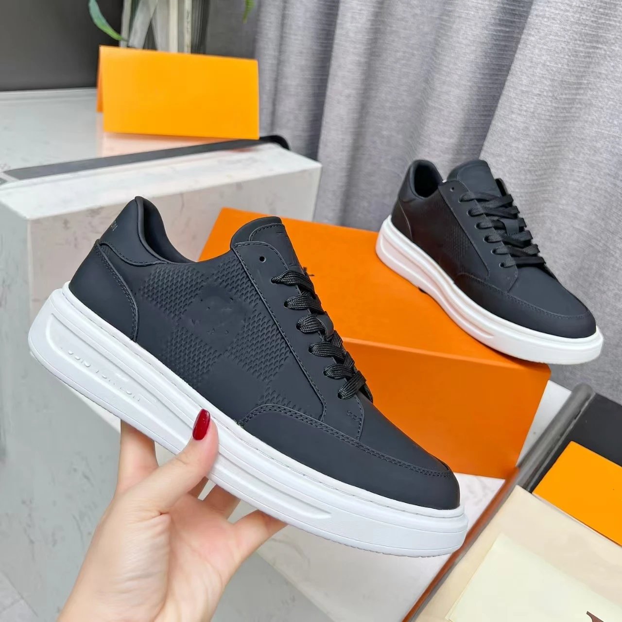Louis Vuitton Sneakers Low-Top Embossed Monogram — 4