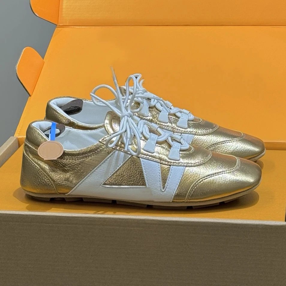Unbranded Sneakers Low-Top Lace-Up with V-Shaped Side Appliqué — Golden