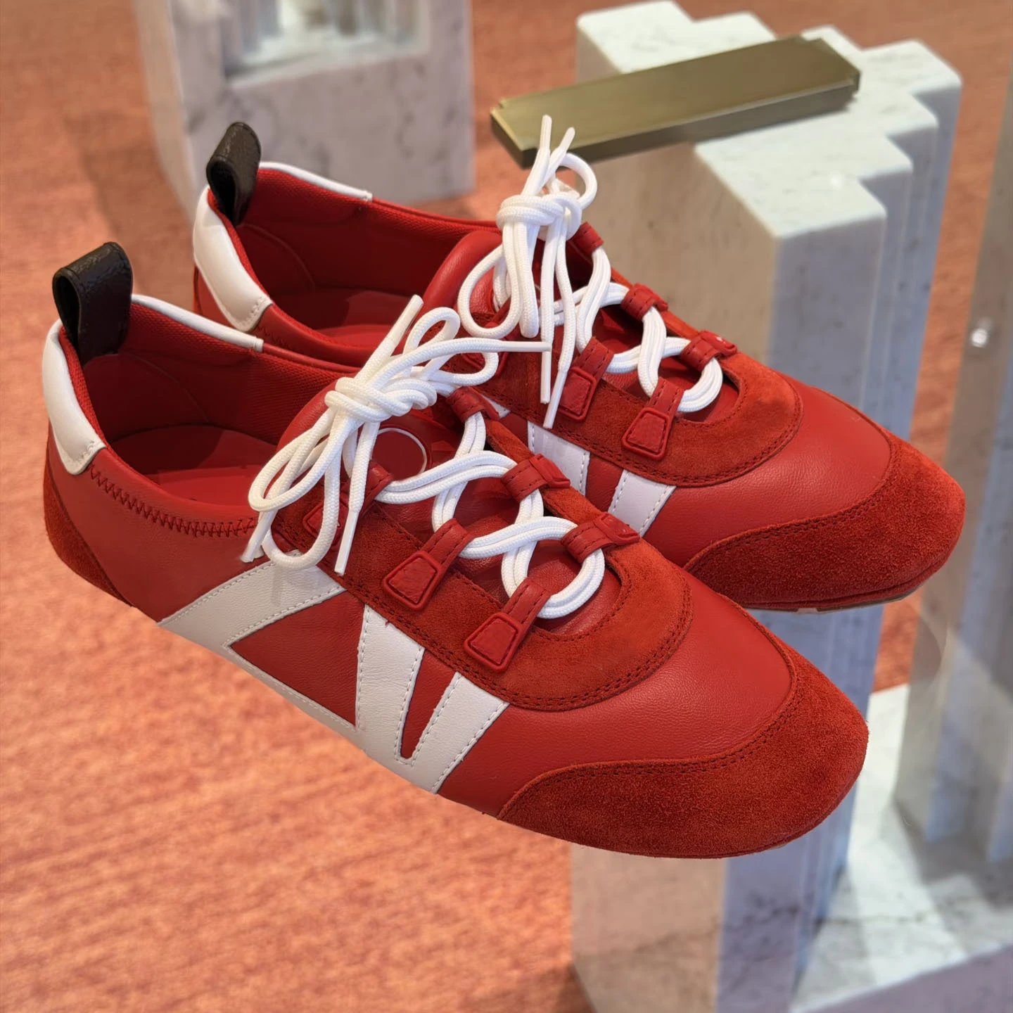 Unbranded Sneakers Low-Top Lace-Up with V-Shaped Side Appliqué — Red