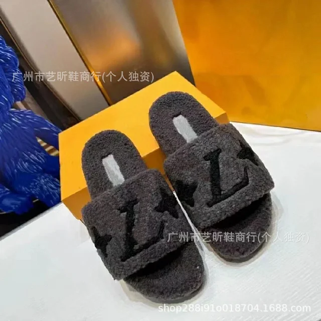 Louis Vuitton Slippers Faux Fur Logo Slide product detail image 2