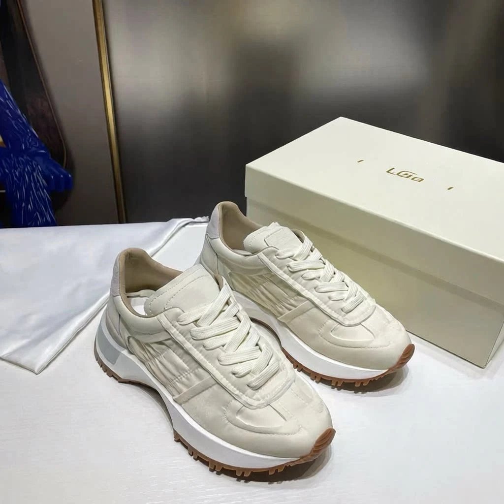 LOG Sneakers Low-Top Lace-Up Chunky Sole — Off-white