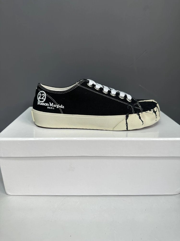 Maison Margiela Sneakers Tabi split-toe canvas low-top — Black splashed ink