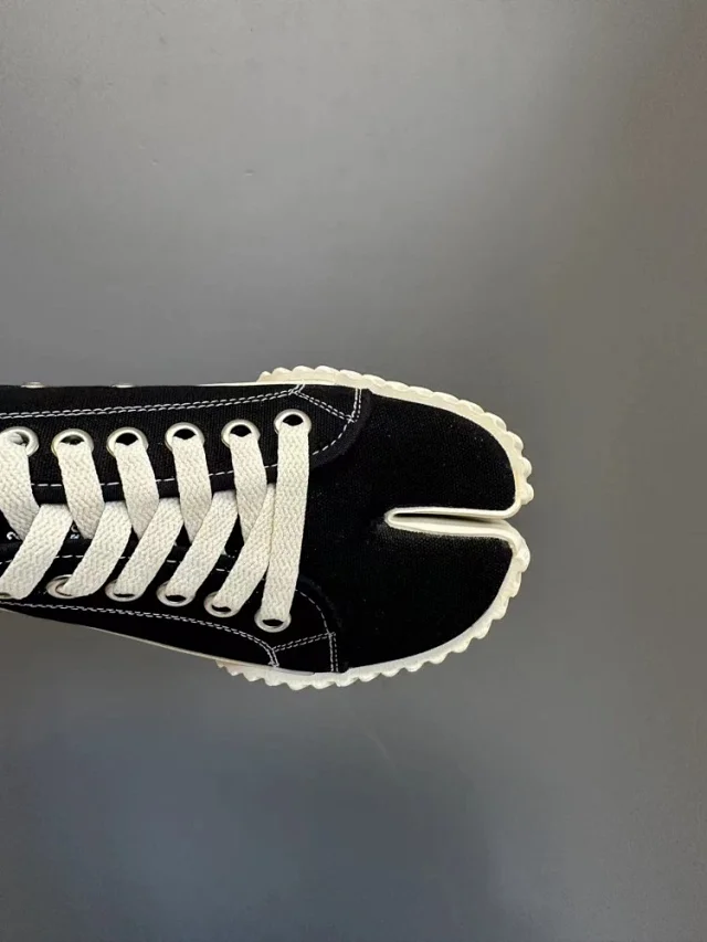 Maison Margiela Sneakers Tabi split-toe canvas low-top product detail image 16