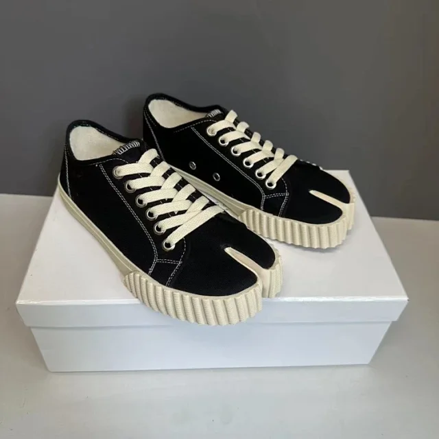 Maison Margiela Sneakers Tabi split-toe canvas low-top product detail image 15