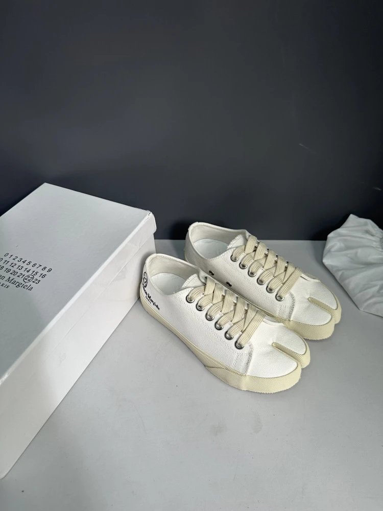 Maison Margiela Sneakers Tabi split-toe canvas low-top — white