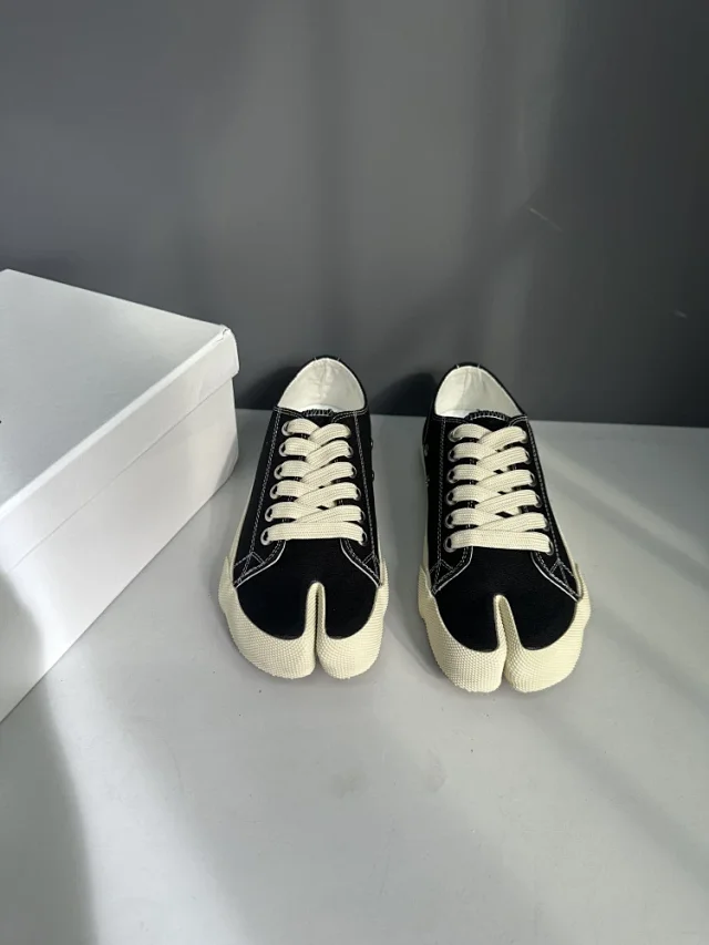 Maison Margiela Sneakers Tabi split-toe canvas low-top product detail image 26