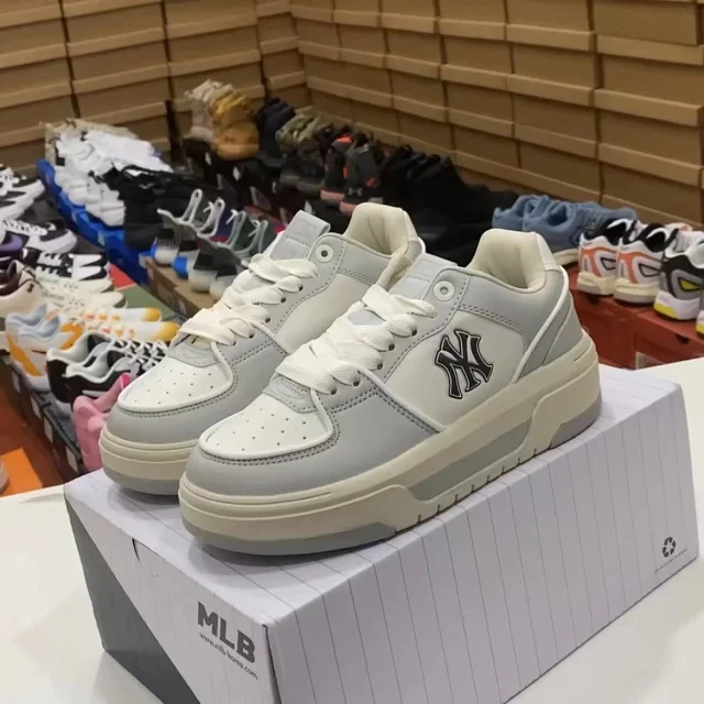 MLB Sneakers Low-Top Chunky Logo product detail image 17
