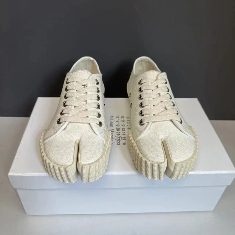 Maison Margiela Sneakers Tabi split-toe canvas low-top image 3