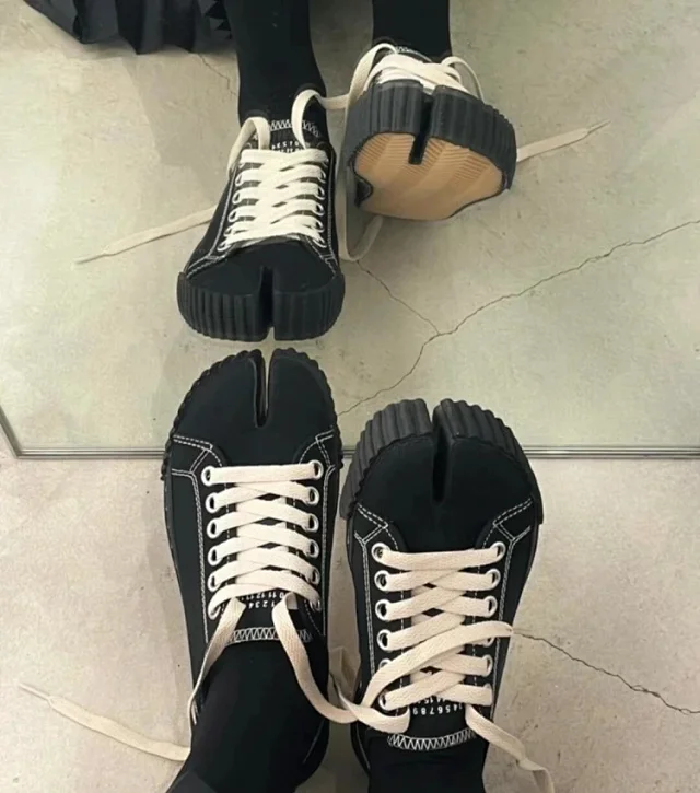 Maison Margiela Sneakers Tabi split-toe canvas low-top product detail image 10