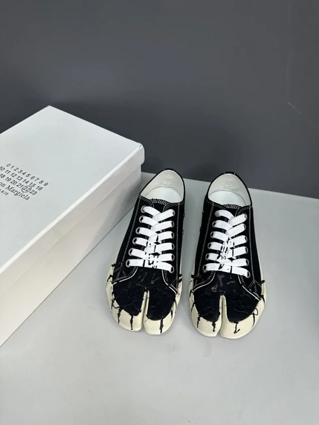 Maison Margiela Sneakers Tabi split-toe canvas low-top product detail image 42