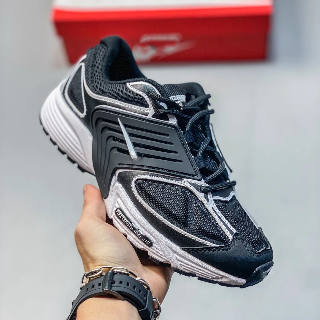 Nike Sneakers Mesh running with layered overlays image 4
