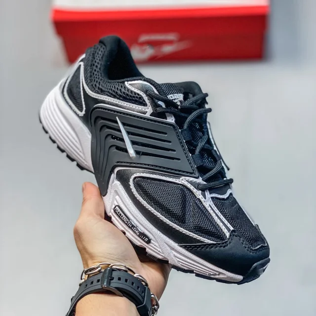 Nike Sneakers Mesh running with layered overlays product detail image 4