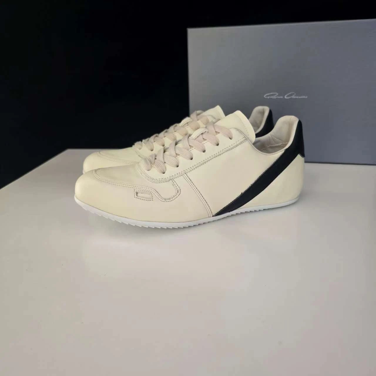 Unbranded Sneakers Low-Top Lace-Up with Contrast Heel Stripe image 4