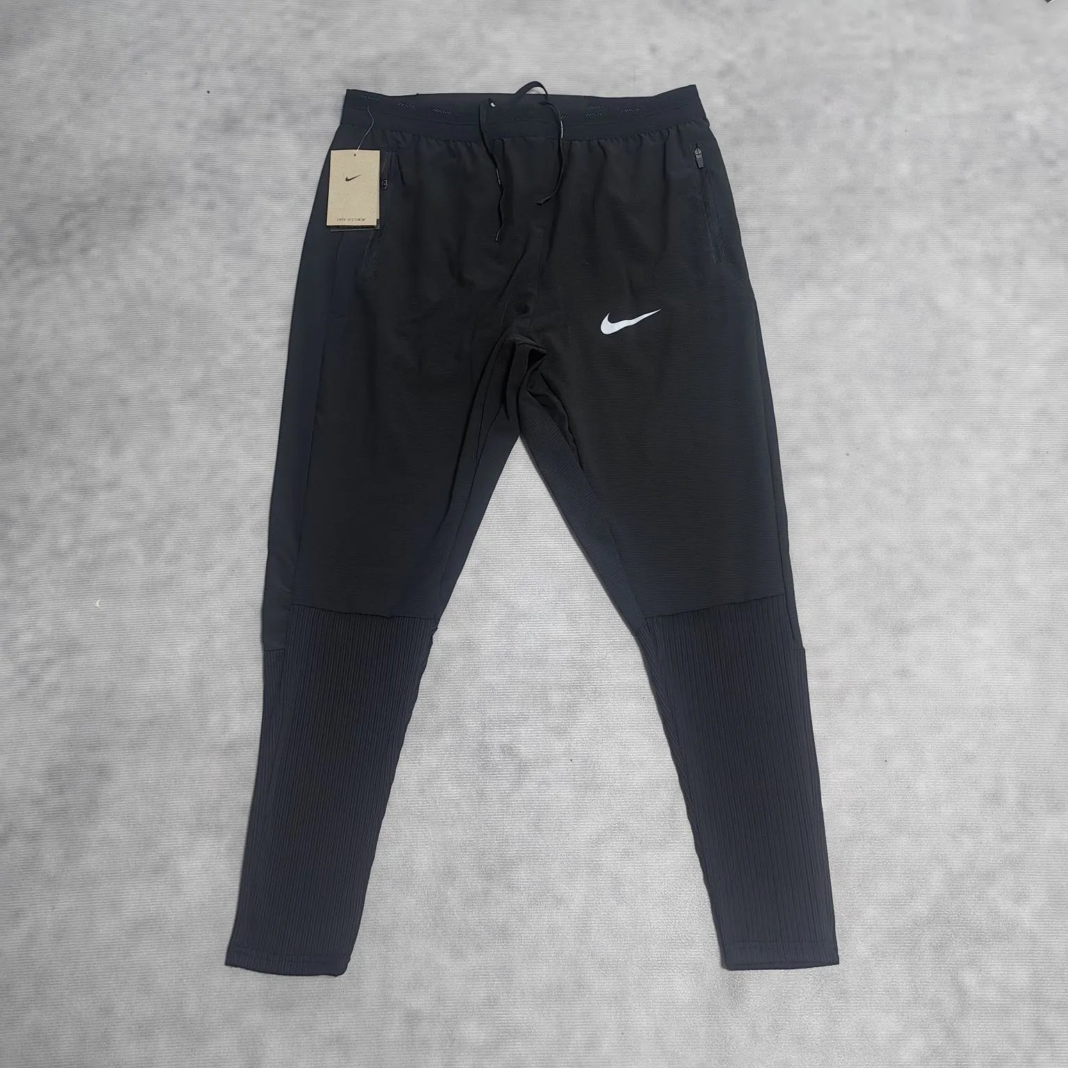 Single hook in black