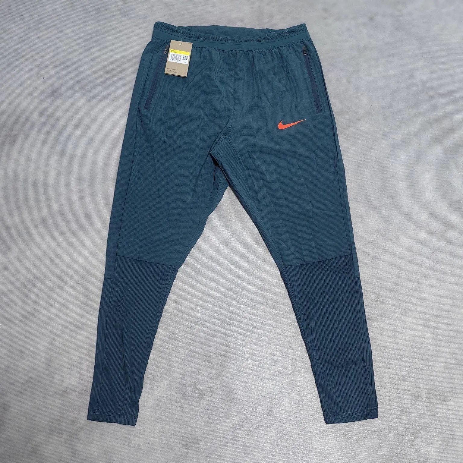 Single hook in dark green