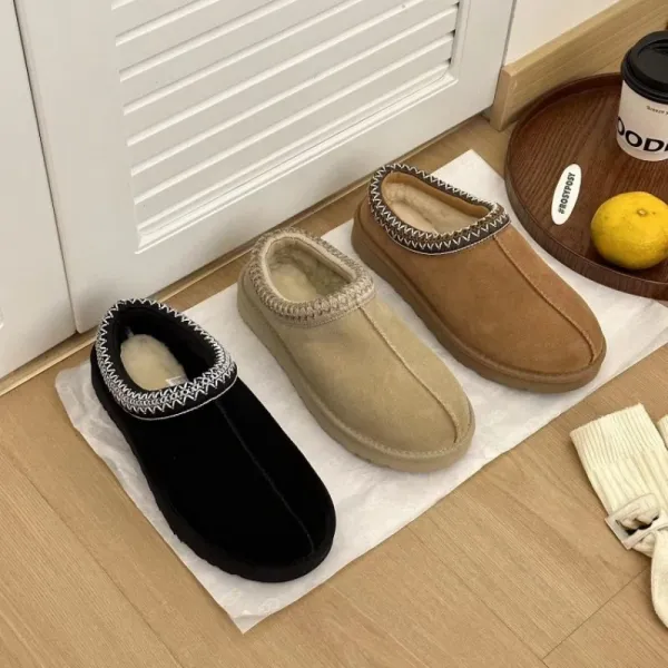 UGG Tasman Black Shearling-Lined Slipper Boots - 43