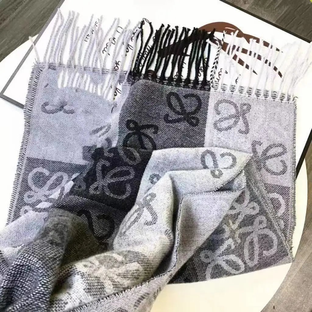 Cashmere Check Scarf photo 5