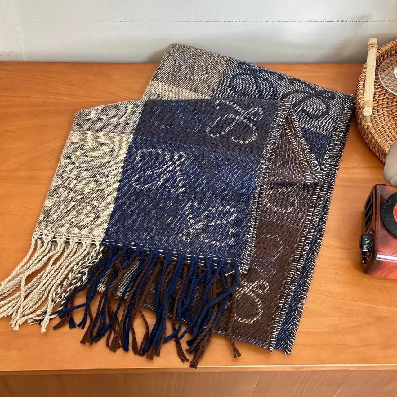 Cashmere Check Scarf photo 8