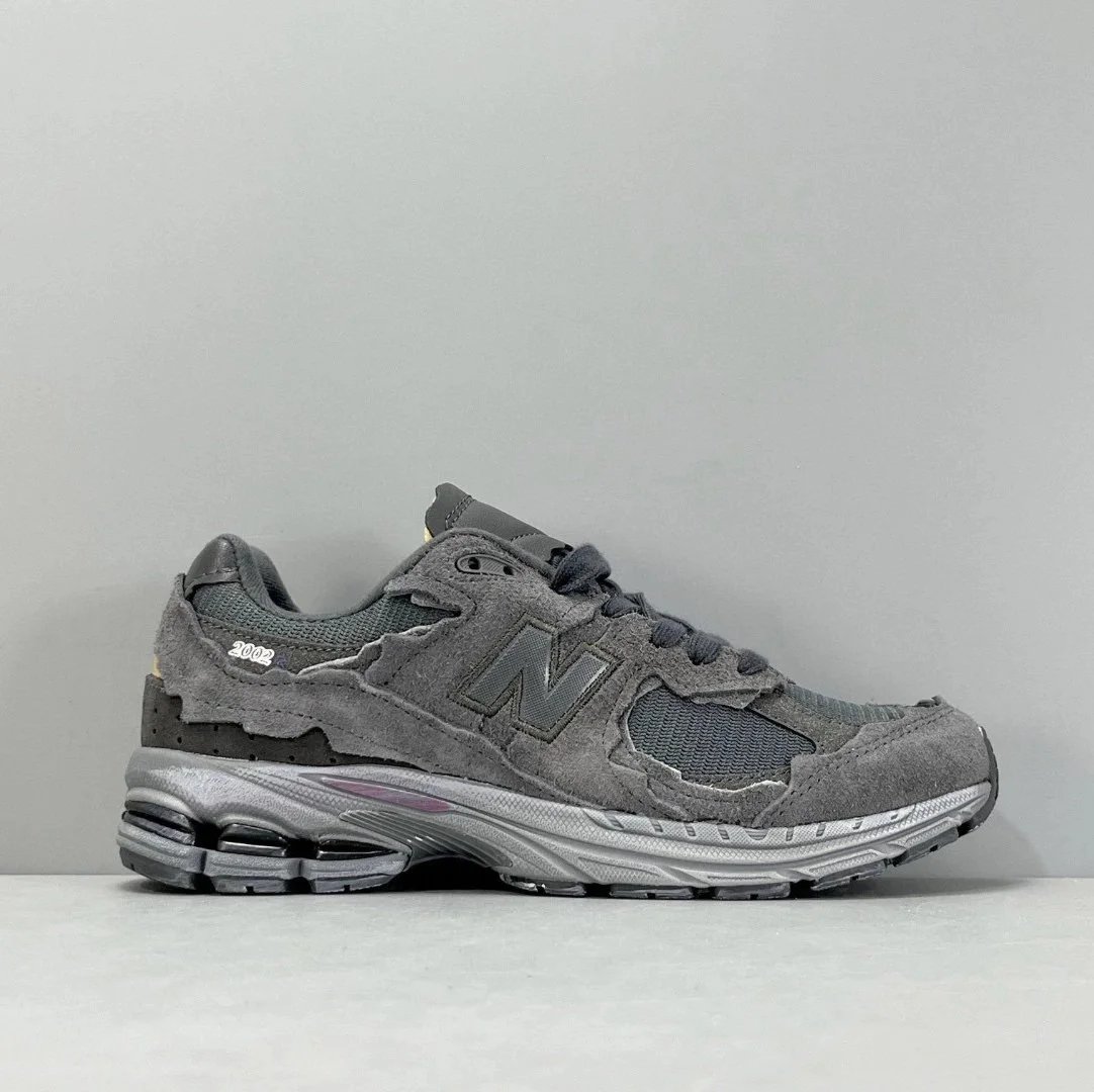 NB2002RDB Deconstructed Phantom Black